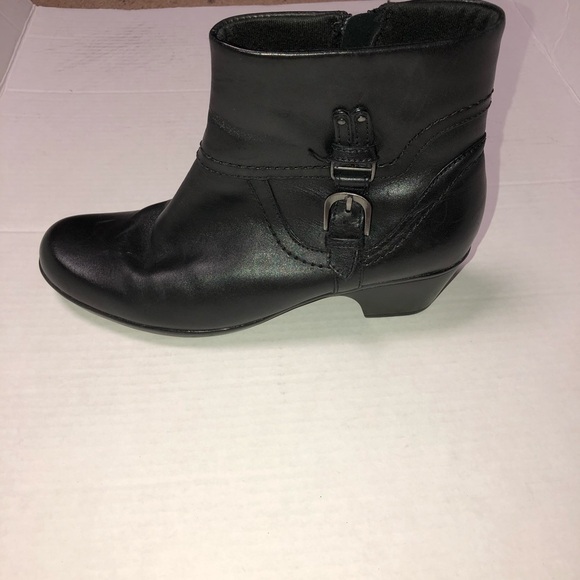 𝅺Clark’s black leather ankle boots booties size 9.5 - Picture 1 of 6